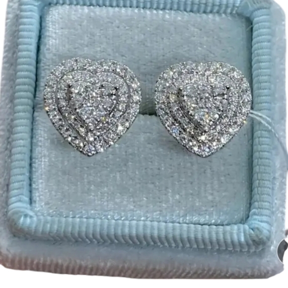 New Heart Shape Cubic Zirconia silver color post Earrings - Picture 1 of 5